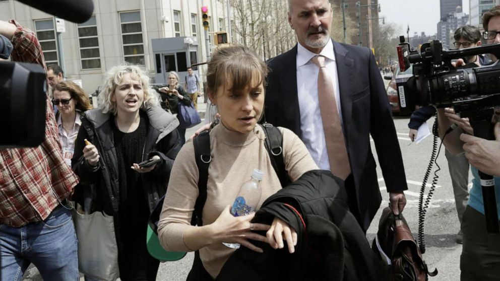 Video Allison Mack Released From Prison For Role In Nxivm Sex Cult Case Abc News 9945