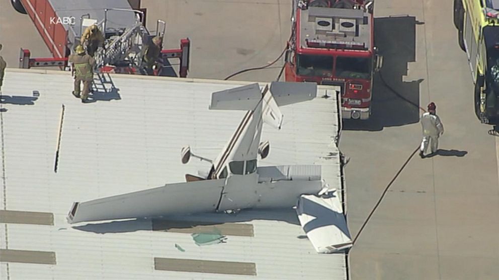Small plane crashes into roof of building: Officials | GMA