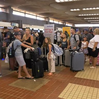 VIDEO: Hawaii terminals packed as residents and tourists attempt to leave the island