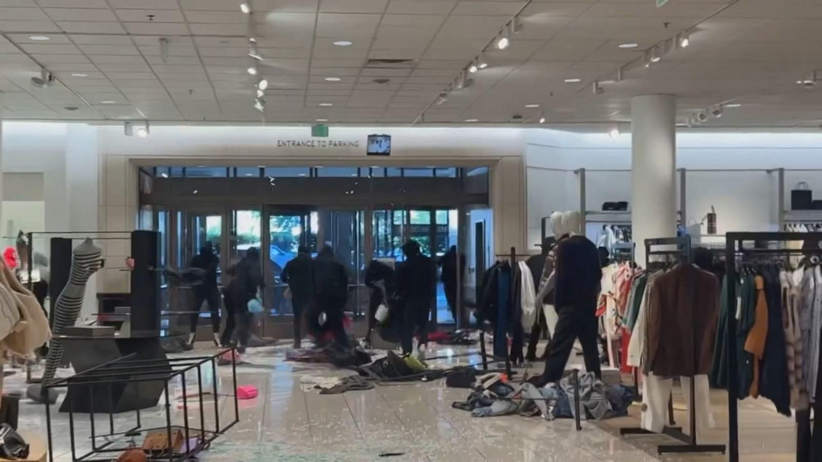 'Smash and grab' robbery at Los Angeles-area mall - Good Morning America