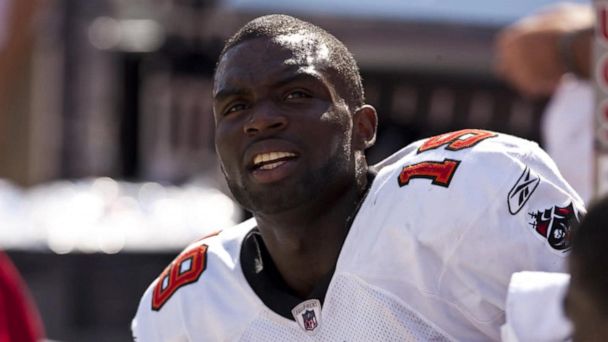 NFL Mike Williams, ex-NFL wide receiver, 'fighting for his life' following  work accident: report