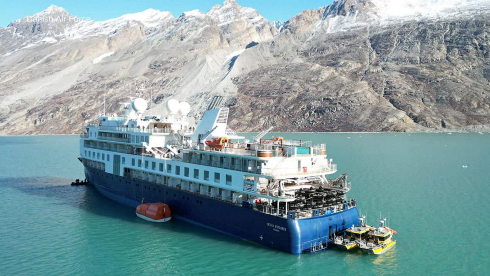 cruise ship aground near greenland