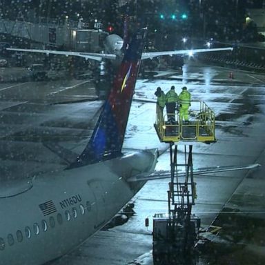 VIDEO: Possible lightning strike causes midair scare on Delta flight