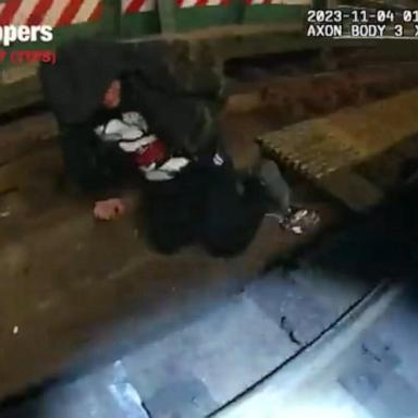 VIDEO: NYPD officers rescue man who fell onto subway tracks in Queens