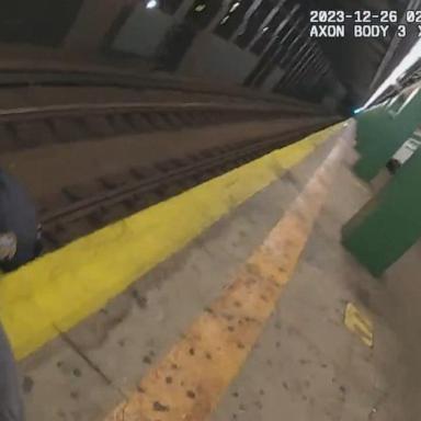 VIDEO: Officers rescue man from subway tracks in Brooklyn