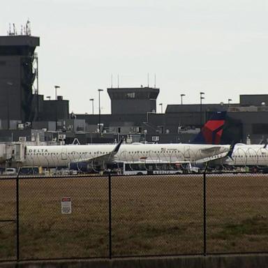 VIDEO: Airplane loses nose tire while taxiing