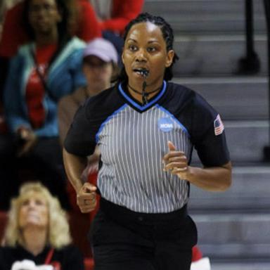 VIDEO: Referee gets removed from March Madness game 