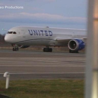 VIDEO: United Airlines jet hits severe turbulence