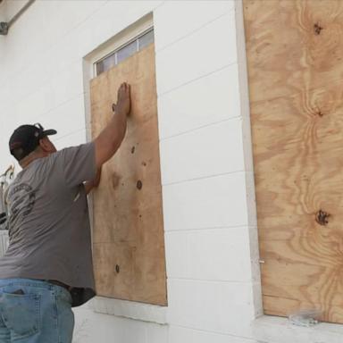 VIDEO: Texas residents brace for Beryl 