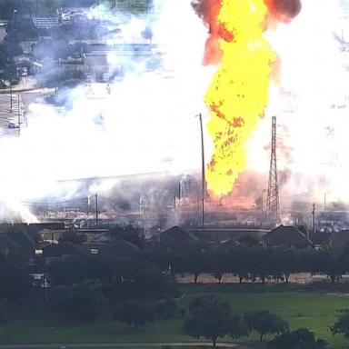 VIDEO: Pipeline explosion forcing evacuations in Houston, Texas 