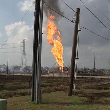 VIDEO: Massive pipeline fire still burning in Texas 