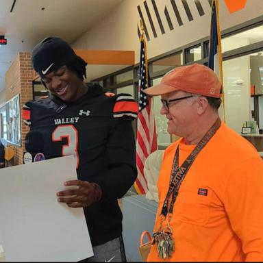 High school students surprise beloved teachers with jerseys 