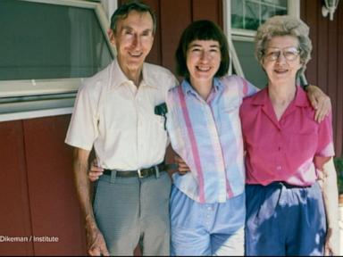 WATCH:  Iowa woman took photos of her parents waving goodbye for 27 years