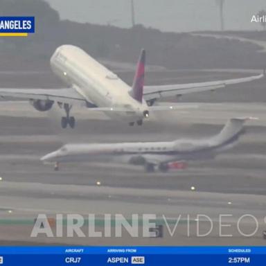 VIDEO: Near-miss between 2 planes at LAX caught on video 