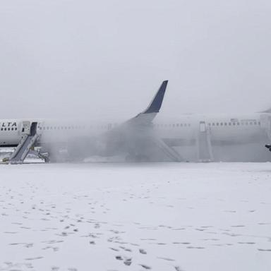 VIDEO: Passengers evacuate Delta flight due to engine issue