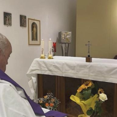 Pope Francis celebrates mass in hospital chapel, shares photo 