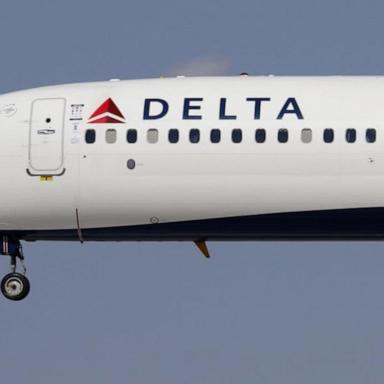 VIDEO: Wing of Delta plane strikes runway during landing attempt at NYC Airport 