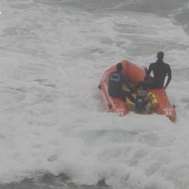 VIDEO: Frantic search after boat capsizes near San Diego, killing at least 3