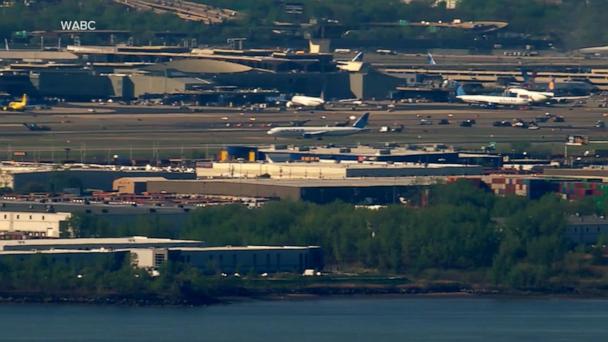 2 jets clip wings at San Francisco Airport as Newark Airport cancels flights