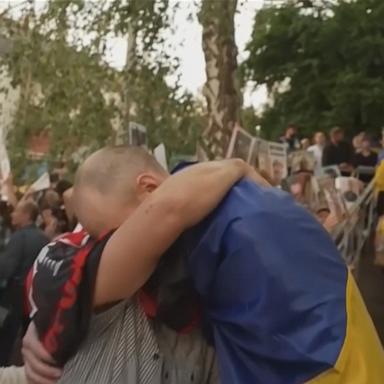 Hundreds of prisoners freed as largest exchange between Ukraine & Russia begins