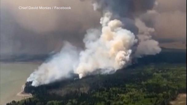 Wildfires in Canada trigger air quality alerts across the Midwest 