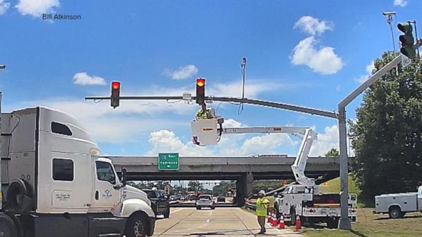 18-wheeler slams into electrical worker in Louisiana