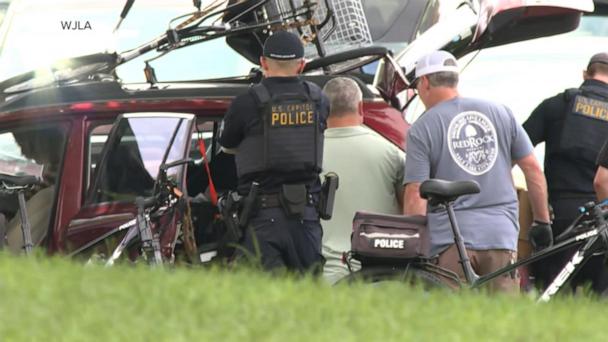 Police arrest heavily armed Oregon man near U.S. capitol