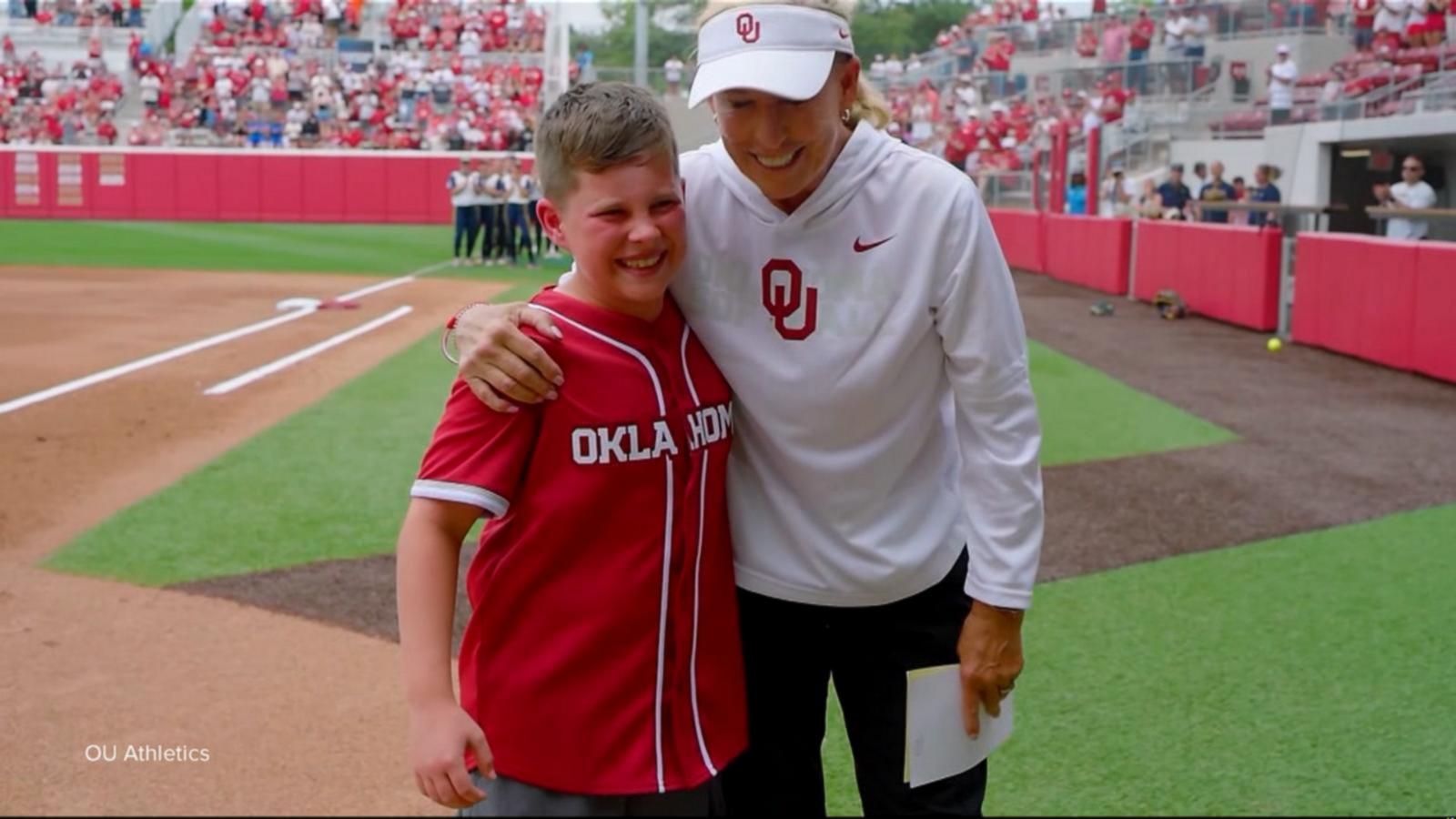 WATCH:  David Muir shares moment University of Oklahoma crowd helps boy sing national anthem