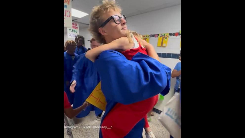 VIDEO: David Muir shares high school graduates' heartwarming moments with teachers, family