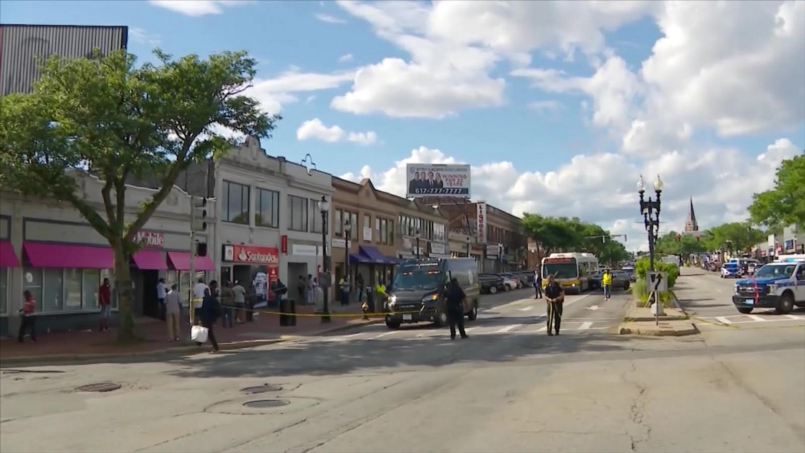 WATCH:  Crowd holds carjacking suspect