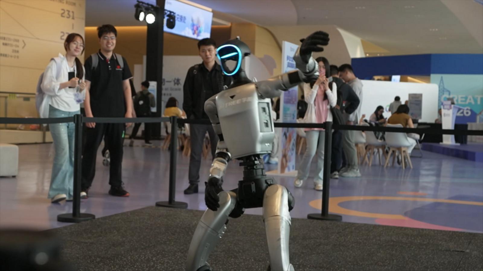 WATCH:  Chinese robotics company unveils robot that can outrun Usain Bolt: David Muir reports
