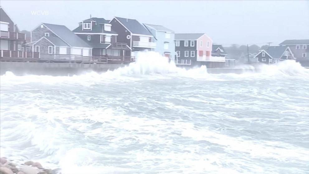 Nor'easter batters US east coast, causing flooding and outages