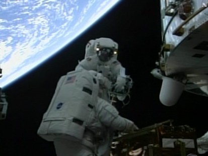 VIDEO: Final spacewalk for Atlantis astronauts