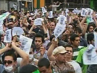VIDEO: Shots fired at Iranian protesters