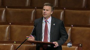 Married NY Congressman Chris Lee resigns after beefcake 