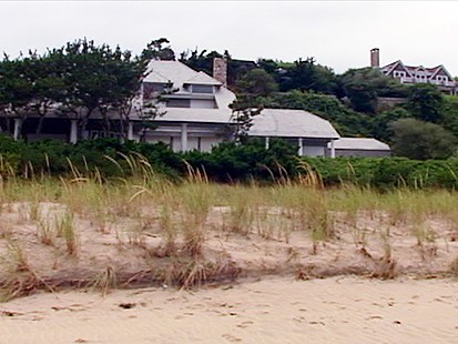 VIDEO: Inside a Swindlers Summer Home