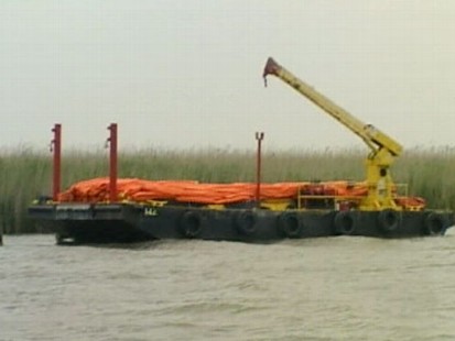 VIDEO: Ryan Owens reports from the front lines of the effort to shut off the oil flow.