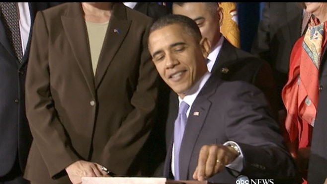 President Obama Signs Repeal Of Don T Ask Don T Tell Into Law Abc News