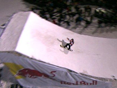 VIDEO: Snowboard competition in New York City