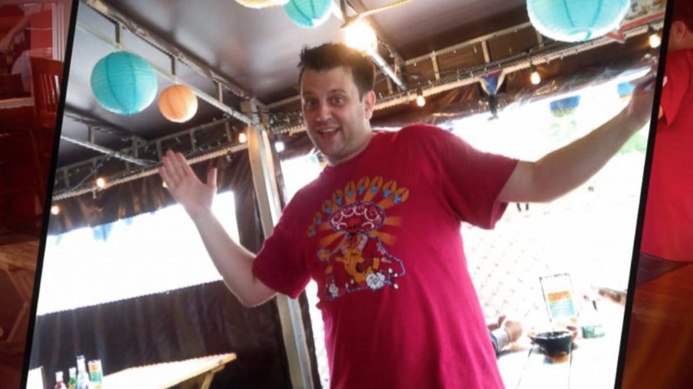 VIDEO: What Would You Do: A waiter is preoccupied telling jokes that he forgets to do his real job