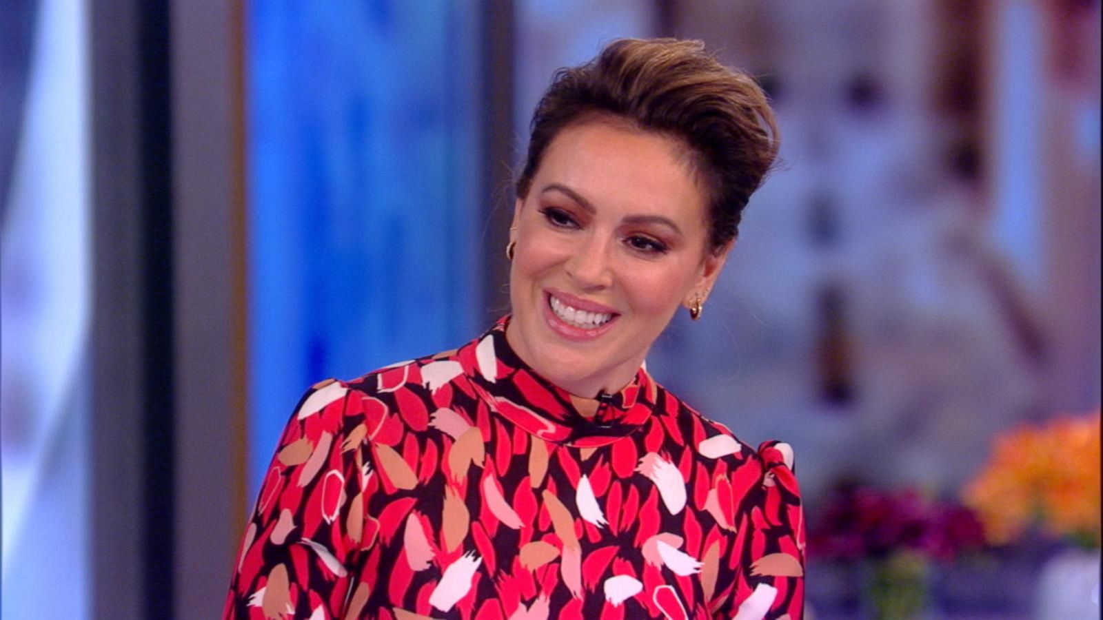 Alyssa Milano weighs in on Democratic debate - Good Morning America