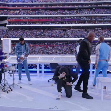 VIDEO: Eminem takes knee during Super Bowl halftime show