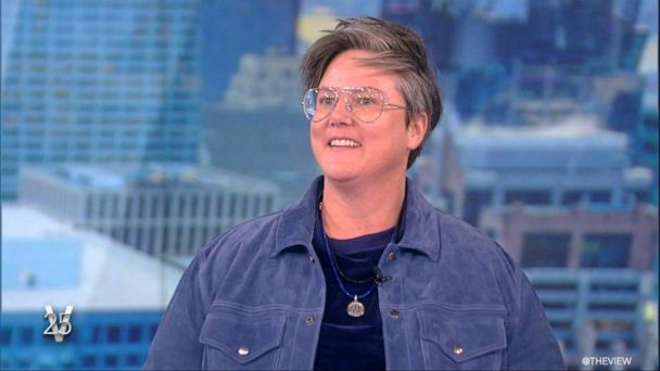 Video Hannah Gadsby explains how her autism informs her comedy - ABC News