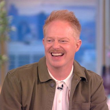 VIDEO: Monday, Apr 25, 2022: Jesse Tyler Ferguson joins