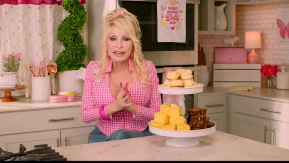 Video Dolly Parton on taking her love of cooking to a new level - ABC News