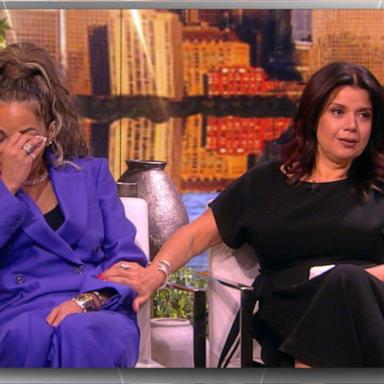 VIDEO: Theresa Caputo reads 'The View' co-hosts Ana Navarro, Sunny Hostin